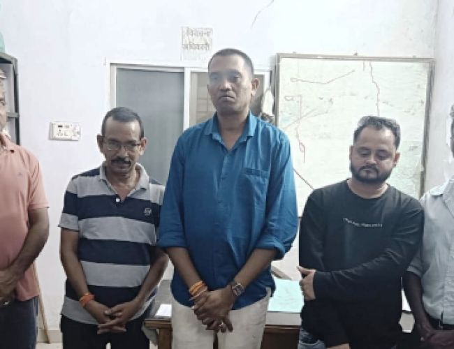 धमतरी: नगरी में जुआ खेलते 5 आरोपी गिरफ्तार, 15,800 रुपये नकद और 52 पत्ती ताश जब्त…