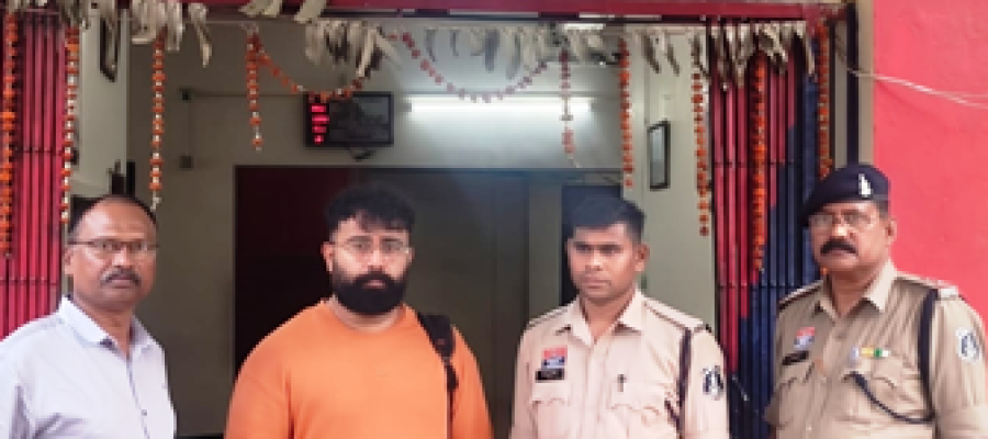 4% मासिक मुनाफे का लालच देकर 3.12 करोड़ की ठगी, धमतरी पुलिस ने मुख्य आरोपी को इंदौर से किया गिरफ्तार…