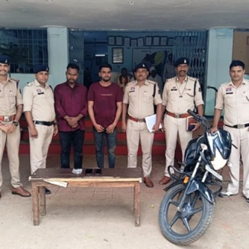 धमतरी: 1.1 ग्राम हेरोइन (चिट्टा) के साथ दो तस्कर गिरफ्तार, बाइक व मोबाइल समेत ₹36 हजार का मशरूका जब्त…