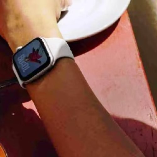 Apple Fans के लिए बड़ी खुशखबरी! पहली बार इतनी सस्ती हुई Apple Watch SE 3, देखकर नहीं होगा यकीन…