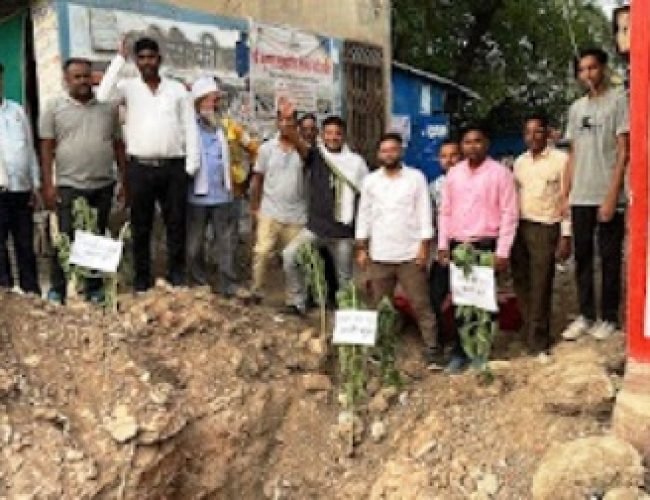 मकई गार्डन का प्रवेश द्वार बंद होने पर कांग्रेस का प्रदर्शन, व्यापारियों ने जताई नाराजगी…