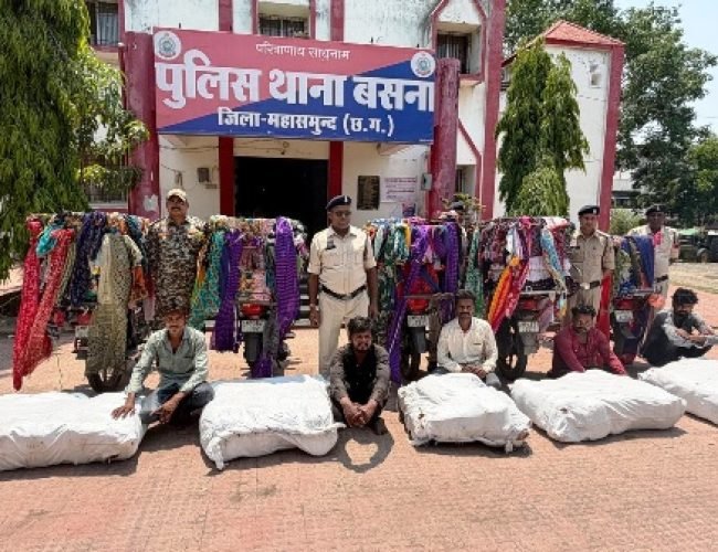 रायपुर रेंज पुलिस की बड़ी कार्रवाई: महासमुंद, धमतरी और गरियाबंद में 378 किलो गांजा जब्त, 12 अंतरराज्यीय तस्कर गिरफ्तार…