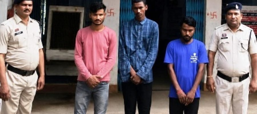 घर में घुसकर महिला व परिवार पर हमला करने वाले तीन आरोपी गिरफ्तार, 24 घंटे के भीतर पुलिस ने भेजा जेल….