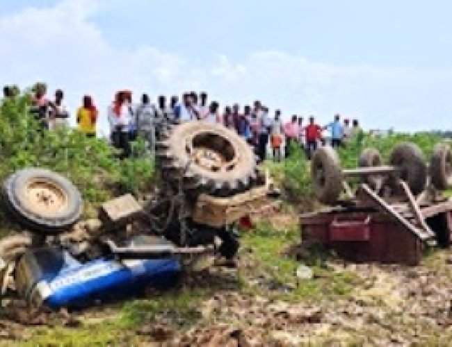 गढ़ीहापारा के पास ट्रैक्टर पलटा, 18 वर्षीय युवक की मौत, 13 वर्षीय किशोर घायल…