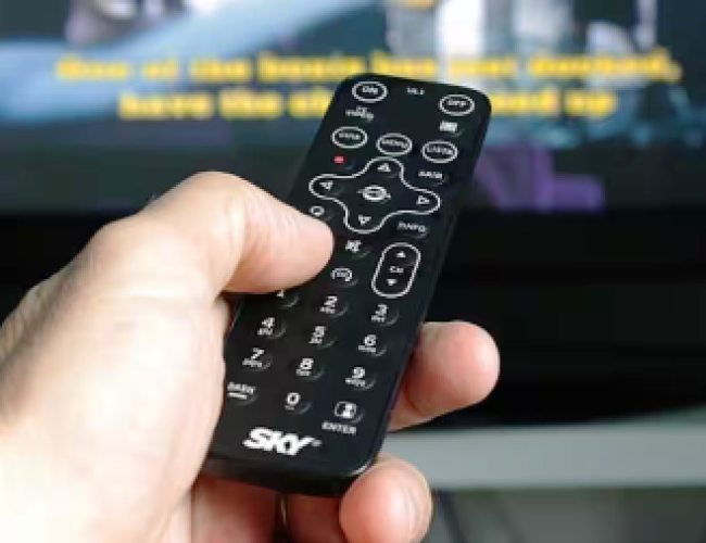 Wi-Fi और Bluetooth के दौर में भी TV Remote में Infrared क्यों इस्तेमाल होती है? जानिए क्या है वजह…