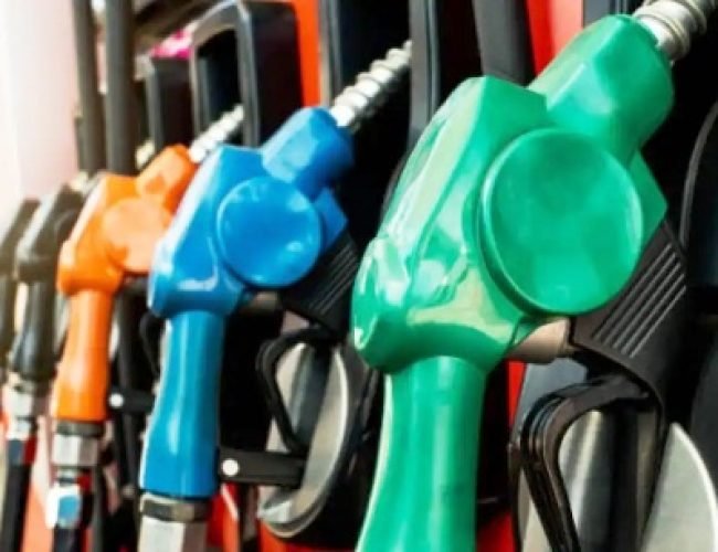 Petrol Diesel Price Today: 7.41 रुपये महंगा हुआ पेट्रोल, डीजल में 25 रुपये का उछाल; इस कंपनी ने एकाएक बढ़ाई कीमत…