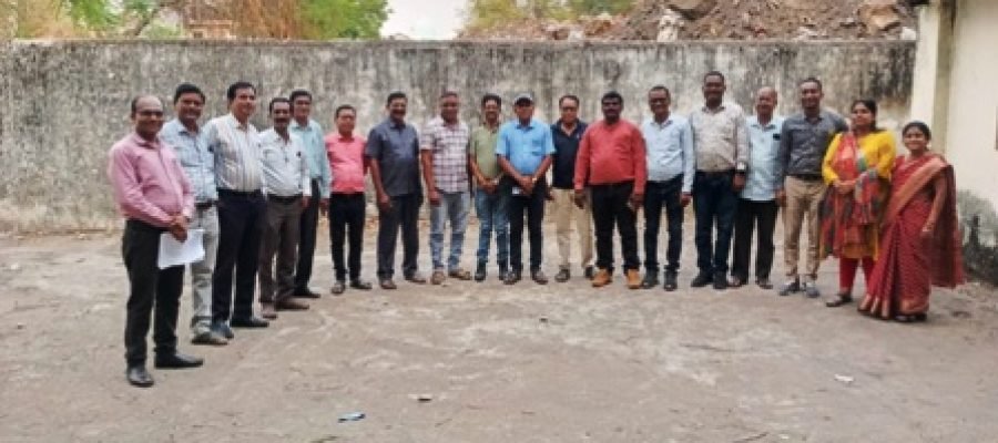 कलेक्टर के कथित दुर्व्यवहार के विरोध में सर्व शैक्षिक मंच ने पारित किया निंदा प्रस्ताव, शिक्षकों में आक्रोश….