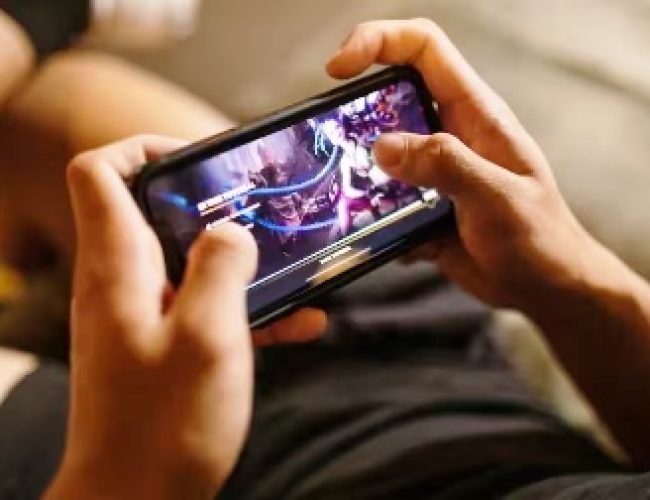 Tech Tips: घंटों गेम खेलने पर भी फोन नहीं होगा गर्म! 99% लोगों को आज भी नहीं पता ये तरीका…
