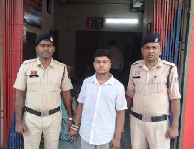 धमतरी में होटल में युवती की आत्महत्या के मामले में युवक गिरफ्तार, विवाह का प्रलोभन देकर प्रताड़ित करने का आरोप…