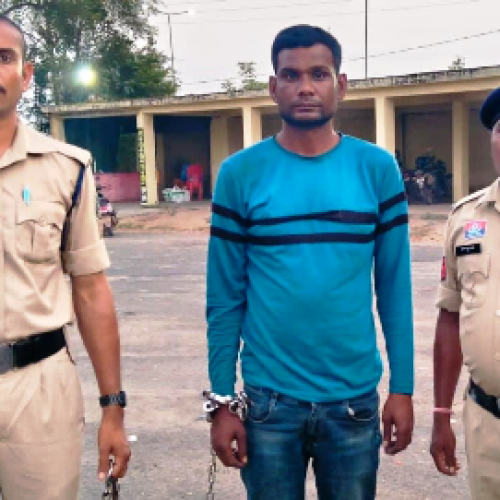 धमतरी: ई-रिक्शा चालक से मोबाइल झपटकर फरार आरोपी गिरफ्तार, चोरी का मोबाइल बरामद…