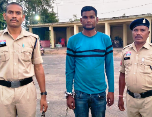 धमतरी: ई-रिक्शा चालक से मोबाइल झपटकर फरार आरोपी गिरफ्तार, चोरी का मोबाइल बरामद…