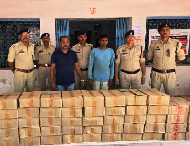 धमतरी में अवैध शराब पर पुलिस का सबसे बड़ा प्रहार, 53 पेटी शराब जब्त, दो आरोपी गिरफ्तार…