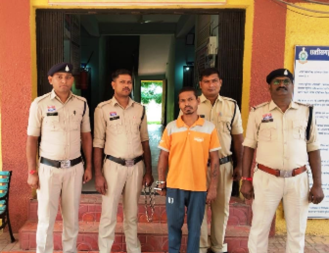 नायलॉन की रस्सी से गला घोंटकर हत्या, शव को फांसी पर लटकाकर आत्महत्या दर्शाने का प्रयास – मर्ग जांच में खुला हत्या का राज….