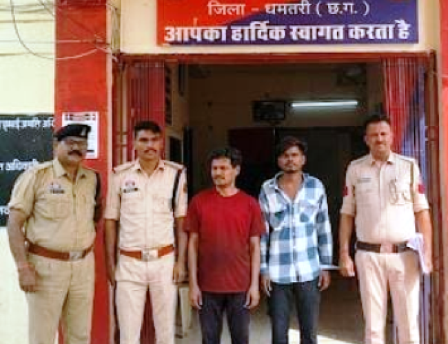 धमतरी पुलिस की त्वरित कार्रवाई: दुर्गा पंडाल के पास से चोरी हुई सीबी शाइन बाइक बरामद, दो आरोपी गिरफ्तार…