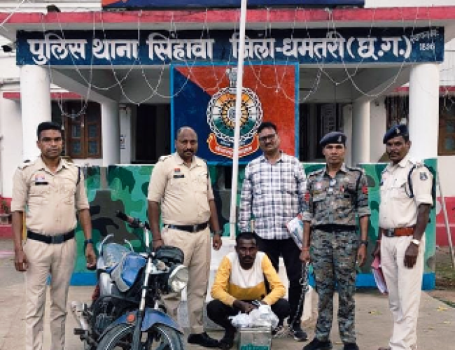 धमतरी पुलिस की बड़ी सफलता: सिहावा-नगरी में चोरी की वारदातों को अंजाम देने वाला फरार आरोपी रायपुर से गिरफ्तार…