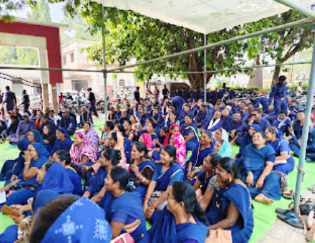 धमतरी: चार सूत्रीय मांगों को लेकर कोटवारों का गांधी मैदान में एक दिवसीय धरना, नियमितीकरण सहित 15 हजार मानदेय की मांग…