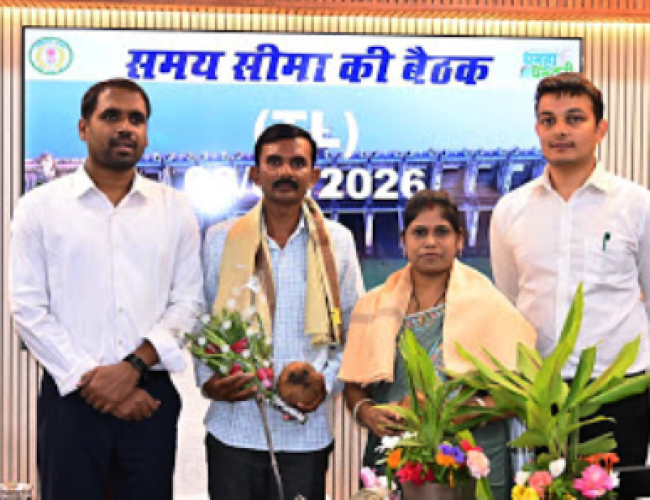 धमतरी के तीन शिक्षकों की पहल ने बदली सरकारी स्कूलों की तस्वीर, कलेक्टर ने किया सम्मान…