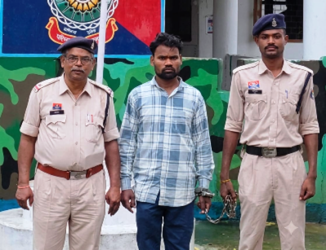 तीन साल से फरार दुष्कर्म व पॉक्सो एक्ट का स्थायी वारंटी गरियाबंद से गिरफ्तार…