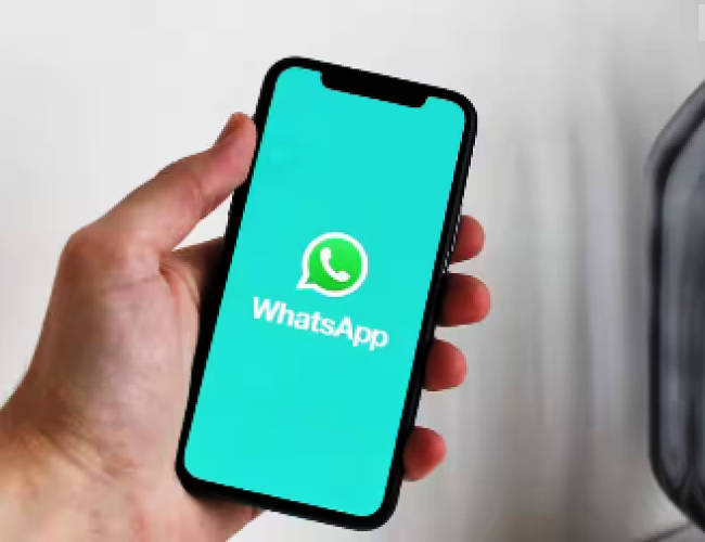 WhatsApp का नया फीचर! अब यूजर्स पहचान सकेंगे AI कंटेंट, जानें कैसे…