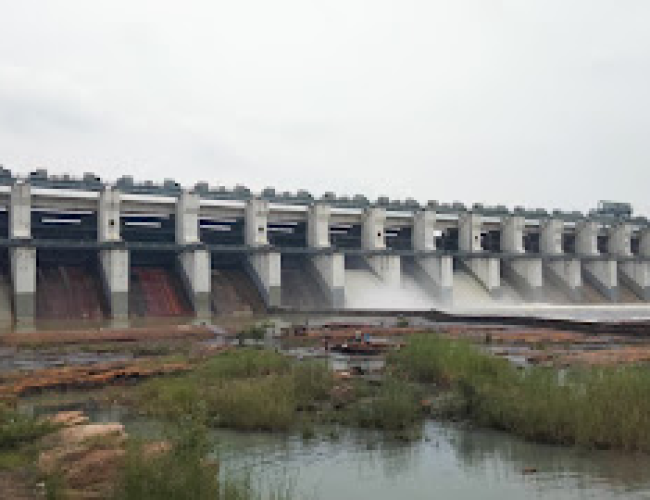 महानदी के बढ़ते जलस्तर को लेकर प्रशासन अलर्ट, कलेक्टर ने अधिकारियों को सतत निगरानी के दिए निर्देश…