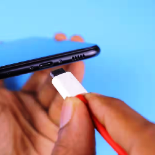 इन कारणों से ढीला हो जाता है Charging Port! न करें अनदेखा…