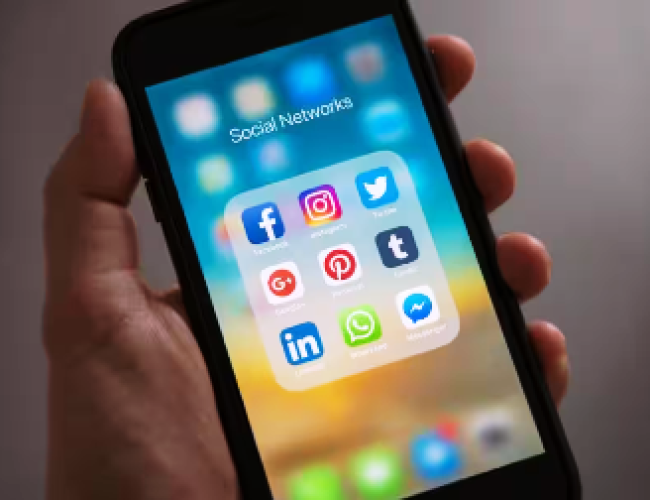 16 साल से कम उम्र के बच्चे नहीं कर पाएंगे Social Media पर पोस्ट? इस देश का बड़ा कदम…