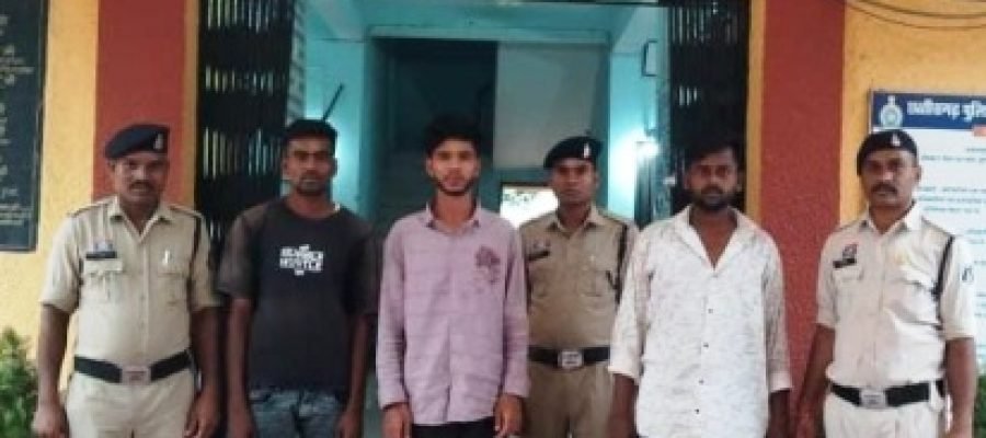 धमतरी पुलिस ने भखारा लूटकांड का किया खुलासा, तीन आरोपी गिरफ्तार, एक नाबालिग भी शामिल…