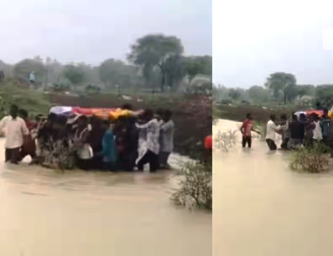 कमर तक पानी में कंधों पर शव ले जाने को मजबूर ग्रामीण, Video वायरल…