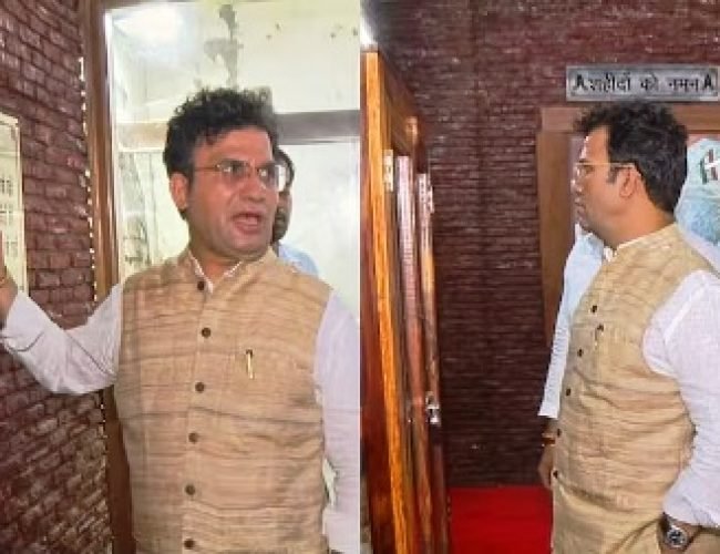 दिल्ली विधानसभा में ‘फांसी घर’ विवाद, मंत्री रविंद्र इंद्राज सिंह ने किया दौरा, स्पीकर सुनाएंगे फैसला…