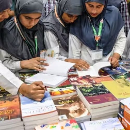जम्मू-कश्मीर सरकार ने 25 किताबों पर लगाया बैन, अलगाववाद और आतंकवाद को बढ़ावा देने वाला बताया…