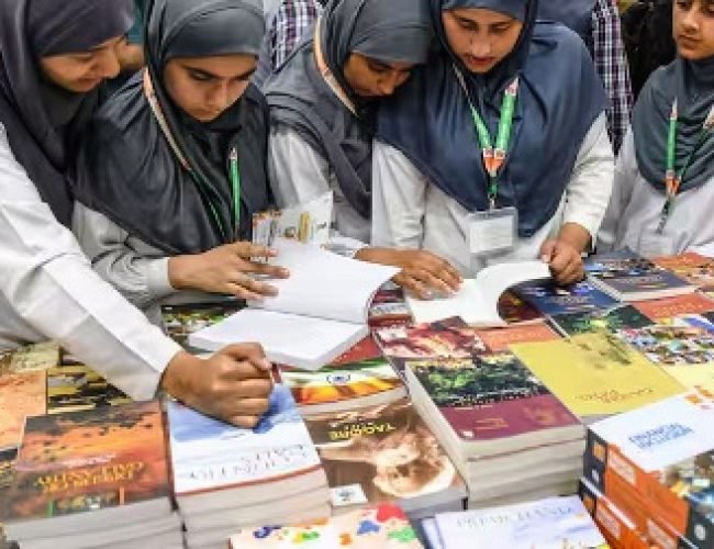 जम्मू-कश्मीर सरकार ने 25 किताबों पर लगाया बैन, अलगाववाद और आतंकवाद को बढ़ावा देने वाला बताया…