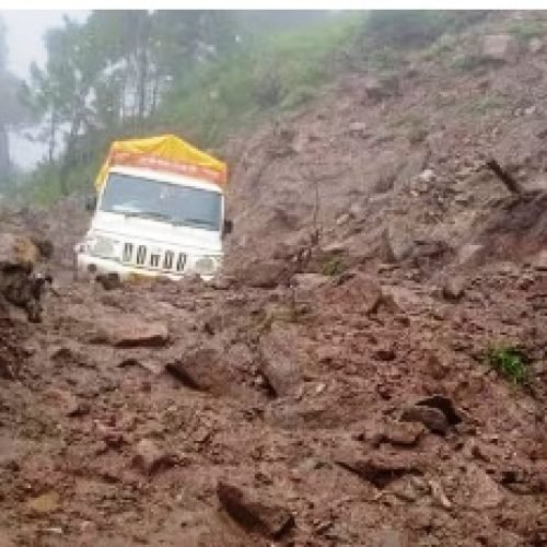 हिमाचल में फिर बरपा मॉनसून का कहर, भारी बारिश से जनजीवन बेहाल, IMD का येलो अलर्ट जारी…