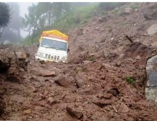 हिमाचल में फिर बरपा मॉनसून का कहर, भारी बारिश से जनजीवन बेहाल, IMD का येलो अलर्ट जारी…