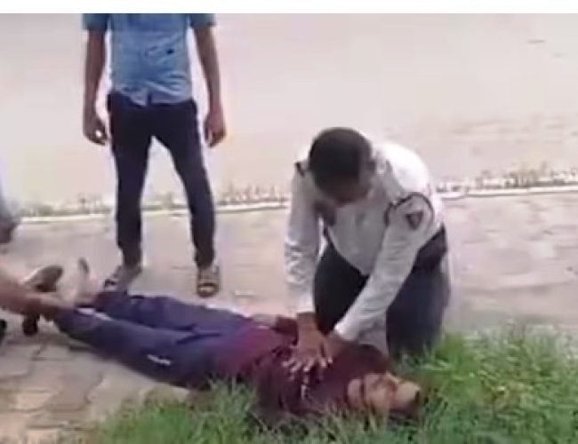 शख्स के लिए देवदूत बना ट्रैफिक पुलिसकर्मी, CPR देकर बचाई ड्राइवर की जान, वीडियो वायरल…