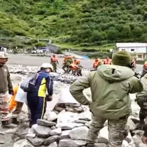 धराली में रेस्क्यू ऑपरेशन का चौथा दिन, हवाई मार्ग से की जा रही मदद, 372 लोगों को बचाया गया…
