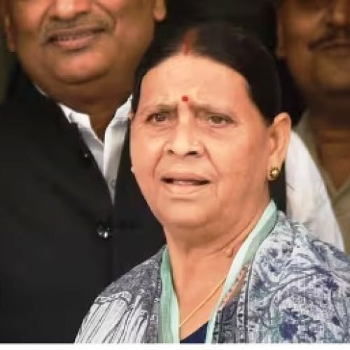 ‘जमीन और नौकरी के बीच कोई संबंध नहीं’, राउज एवेन्यू कोर्ट में राबड़ी देवी के वकील की दलील…