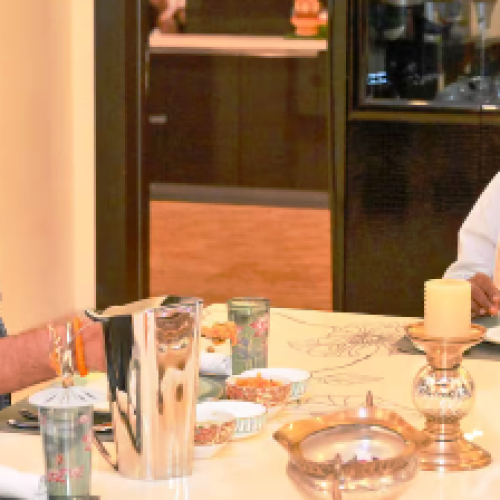 सिद्धारमैया-शिवकुमार का दूसरा पावर ब्रेकफास्ट, परोसा गया नाटी चिकन, कॉफी और इडली, CM बोले- ‘तो कुर्सी छोड़ दूंगा’…