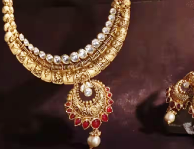 सोने की कीमतें घटी या बढ़ी? जानें 4 दिसंबर को दिल्ली से हैदराबाद तक किस रेट पर बिक रहा है सोना…