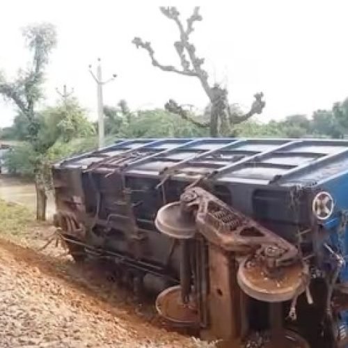 अजमेर से कोलायत जा रही मालगाड़ी डिरेल, 37 डब्बे पटरी से उतरे…