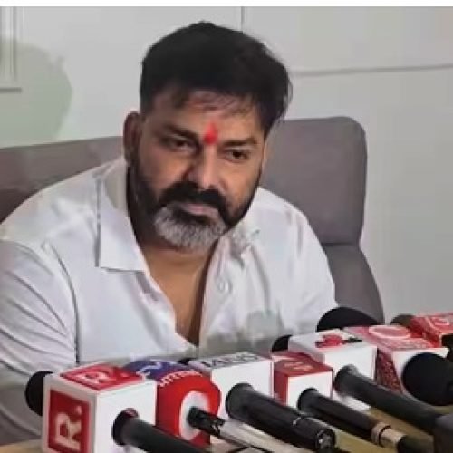 पवन सिंह ने पत्नी ज्योति सिंह पर लगाए पांच गंभीर आरोप, प्रेस कॉन्फ्रेंस में किया बड़ा दावा…