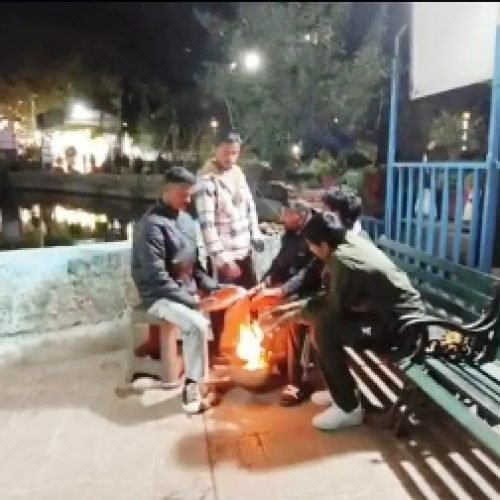 कड़ाके की ठंड से जमा राजस्थान का माउंट आबू, तीन दिन से शून्य पर तापमान, सर्दी के मजे लेने आए सैलानी…