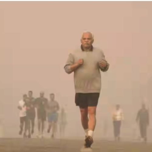 दिल्ली की जहरीली हवा में सांस लेना मुश्किल, 447 पहुंचा AQI, धुंध और कोहरा भी बना परेशानी…