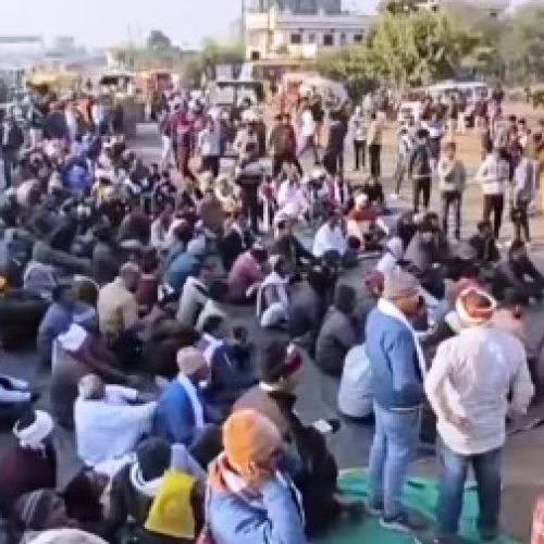 धार में किसानों का प्रदर्शन जारी, अपनी मांग पर अड़े किसान, बातचीत से नहीं निकला हल…