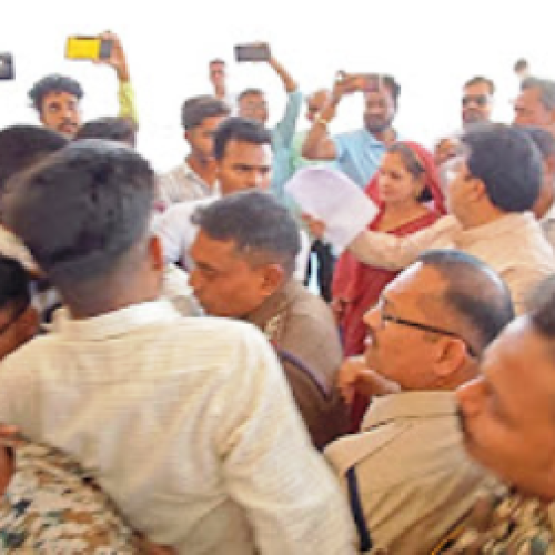 धमतरी: शासकीय नवीन महाविद्यालय आमदी में वार्षिक समारोह के दौरान हंगामा…