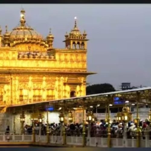 नए साल पर स्वर्ण मंदिर में उमड़ी श्रद्धालुओं की भीड़, कड़ाके की ठंड में भी पहुंचे सैकड़ों श्रद्धालु…