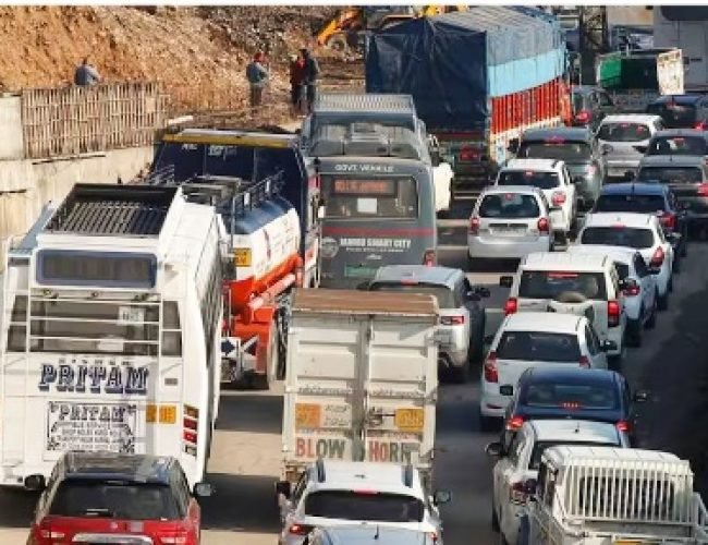 जम्मू कश्मीर पर अगले 12 दिन भारी, मौसम विभाग ने जारी की चेतावनी, बर्फबारी के बाद खुला जम्मू-श्रीनगर हाईवे…