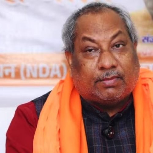 संजय निषाद के स्वागत में बड़ा हादसा, फूल वर्षा के लिए लाए JCB को ट्रक ने मारी टक्कर, 1 की मौत…