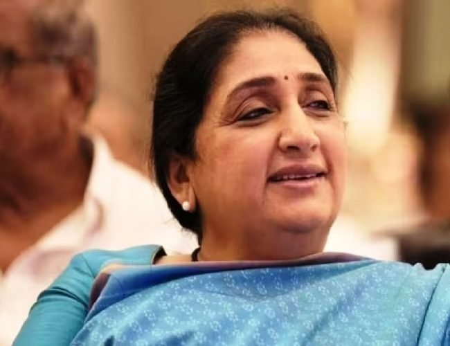 बारामती की बहू से महाराष्ट्र की पहली महिला डिप्टी CM तक, जानें कौन हैं सुनेत्रा पवार…