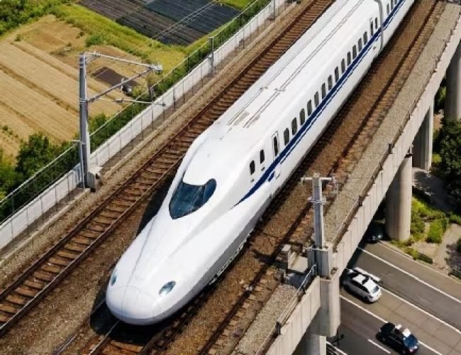 दिल्ली से वाराणसी चलेगी हाईस्पीड ट्रेन, 2 घंटे में लखनऊ और 3 घंटे में पूरा होगा काशी तक का सफर…