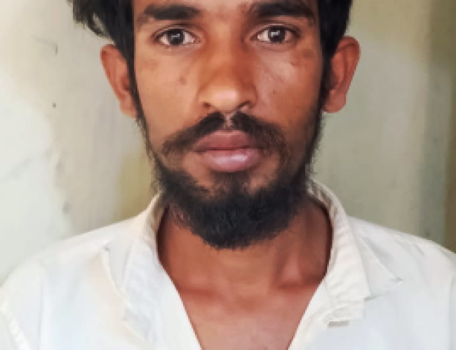 धमतरी में सार्वजनिक स्थान पर गांजा सेवन करने वाले एक आरोपी के खिलाफ पुलिस ने कड़ी कार्रवाई की है।